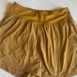 Madewell lined athletic running shorts Mustard medium